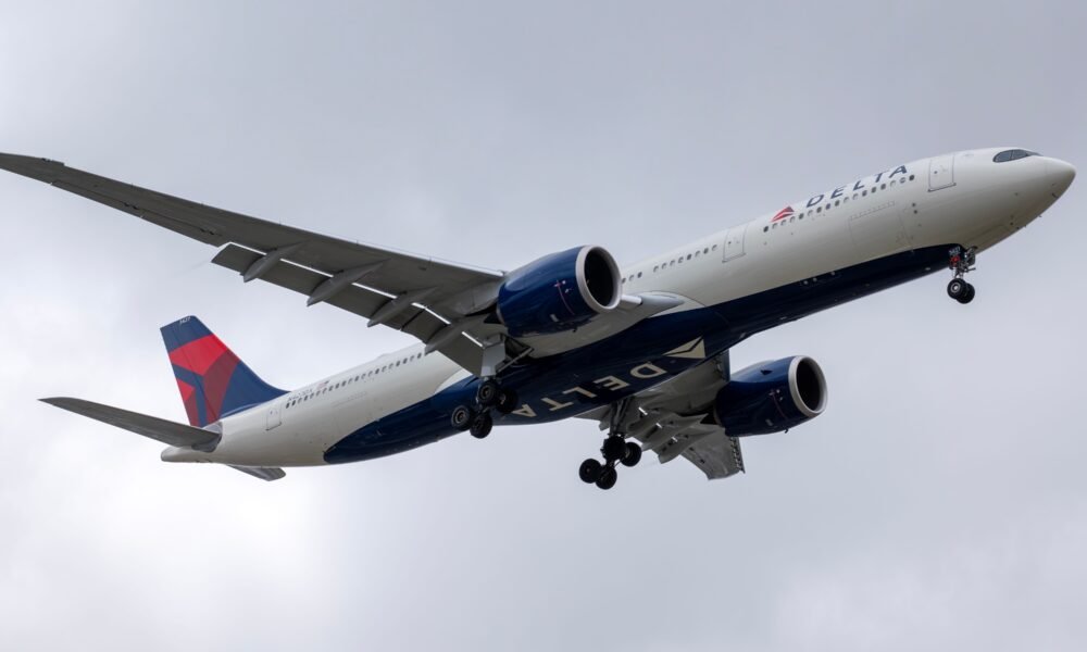 delta flight dl275 diverted lax